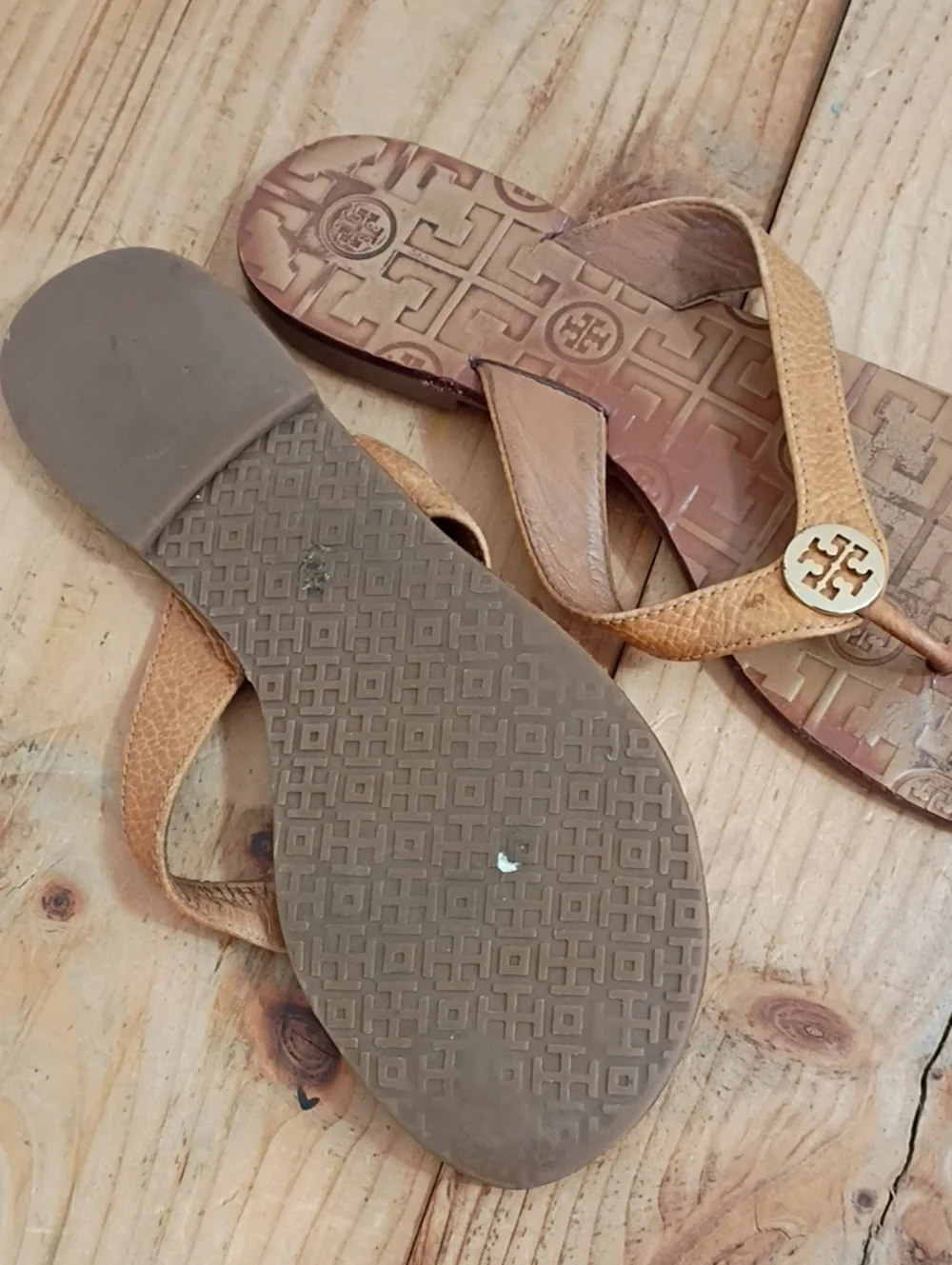 Tory Burch Thora Tan Leather Logo Thong Flat Sandals Fits Size 7.5-8